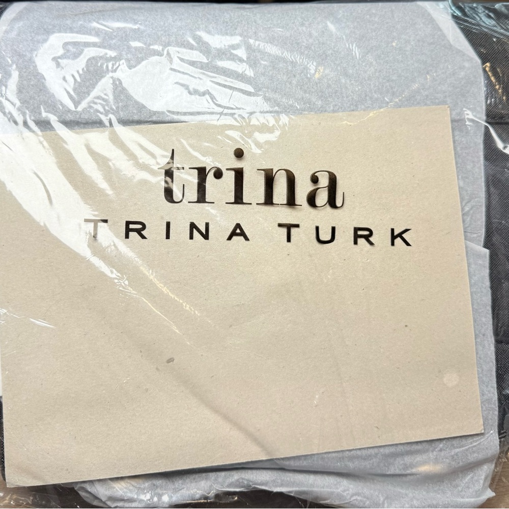 Trina Turk Elegant Black Shoulder Bag - Picture 11 of 11